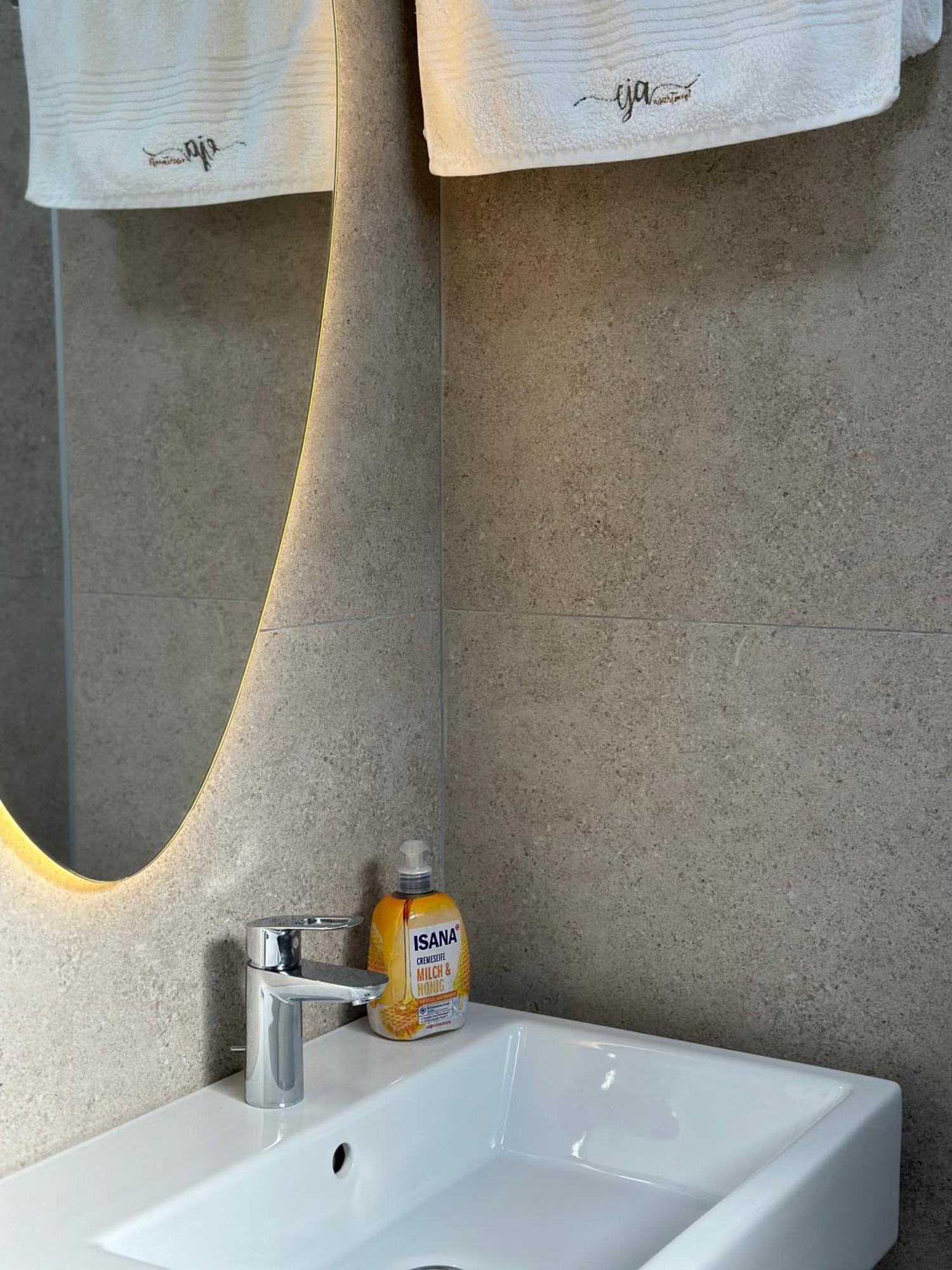 Eja Apartment 3 Tiranë Ngoại thất bức ảnh